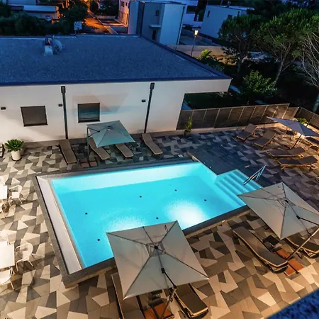 Cozy In With Kitchen Apartament Privlaka (Zadar)