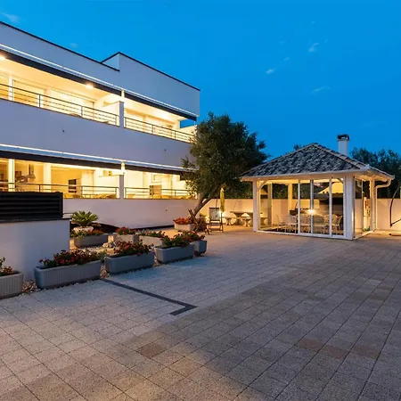 Cozy In With Kitchen Apartament Privlaka (Zadar)