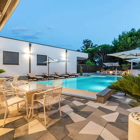 Cozy In With Kitchen Privlaka (Zadar)